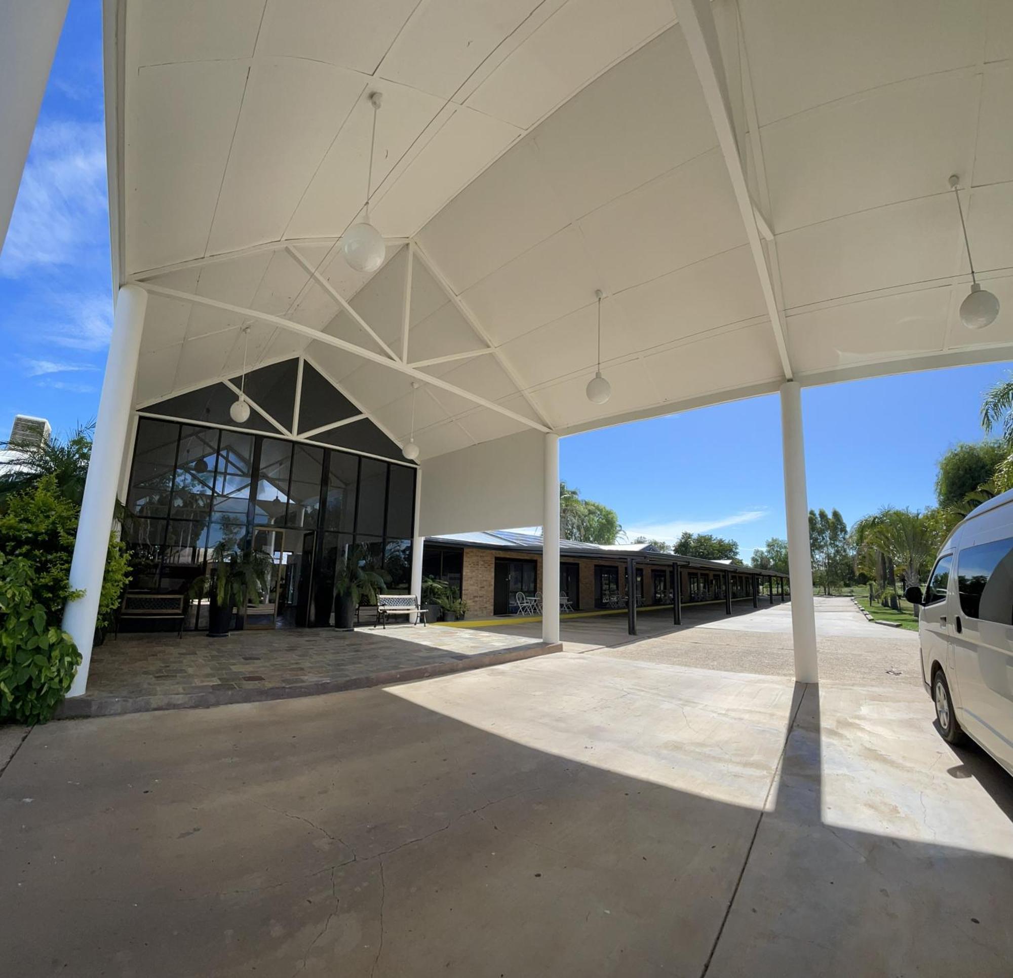 Albert Park Motor Inn-King Beds-Pool-Shaded Parking Longreach Room photo