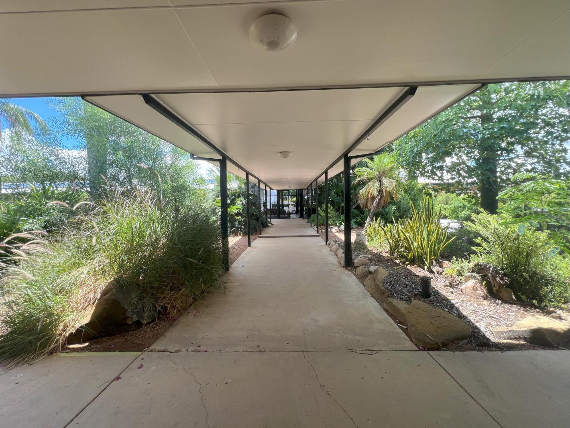 Albert Park Motor Inn-King Beds-Pool-Shaded Parking Longreach Exterior photo