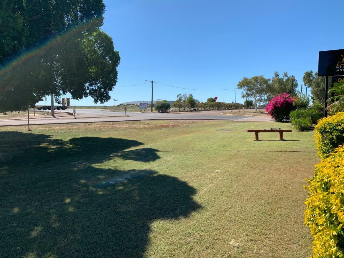 Albert Park Motor Inn-King Beds-Pool-Shaded Parking Longreach Exterior photo
